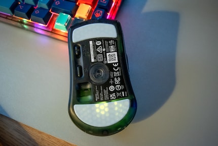 Mit dem Schalter kann ich zwischen Bluetooth, Wireless und Kabel wechseln.