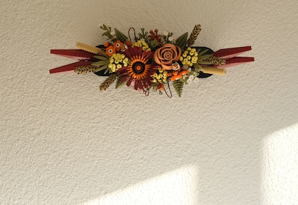 An der Wand ist die dunkle Basis nur noch von der Seite betrachten ein Dorn im Auge.