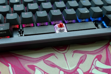 Asus a même placé un matériau isolant sous la barre d’espace.