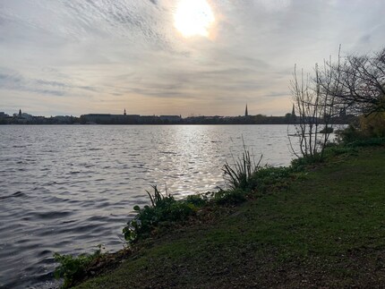 Zelfs op grijze dagen ontspant het kijken naar het water me.