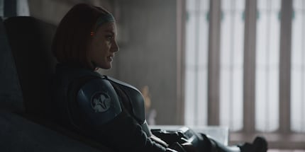 Il ne manque plus que le Sabre Noir à Bo-Katan pour diriger les Mandaloriens. Or, c’est Din Djarin qui l’a. 