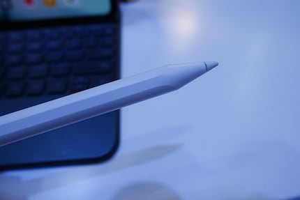 The pen is almost identical to Apple’s Pencil.