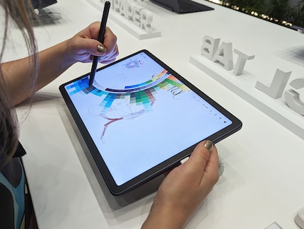The TCL Nxtpaper is great for drawing.