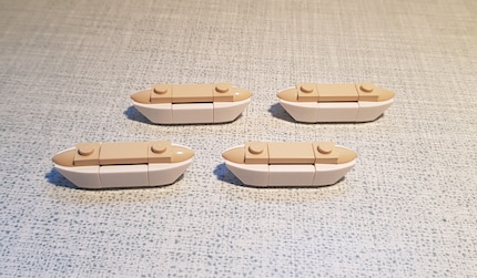 Même les petites chaloupes sont reconnaissables en tant que telles.