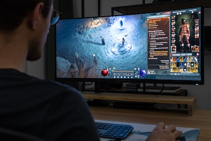 In een verduisterde kamer vormen deze QD OLED's de ultieme spelrand.