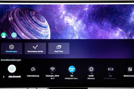 De Odyssey OLED G8 heeft een moderne smart TV interface, zij het een omslachtige.