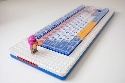 Da die Pixel-Tastatur Lego-kompatibel ist, will ich zunächst einen Stop-Motion-Film machen. Der Aufwand ist aber zu gross.
