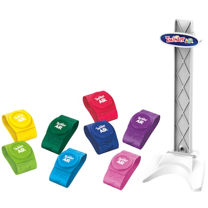 Het Twister Air spel bevat twee sets van vier rekbare polsbandjes voor enkels en handen.polsen en een verstelbare standaard die een smartphone of tablet vasthoudt tijdens het spel.