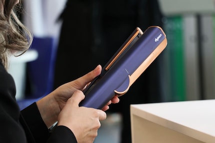 De panelen van de «Airstrait» kunnen ook aan elkaar worden vastgemaakt als ze worden ingedrukt. Dit maakt het opbergen gemakkelijker.