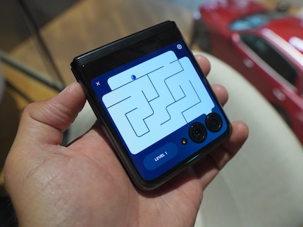 The ball is steered through the labyrinth by your movements and falls into the «camera hole».