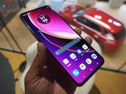 The screen is nice and bright, the crease in the middle barely visible or noticeable.