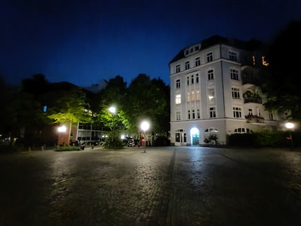 Ultra-wide-angle camera, Night mode.