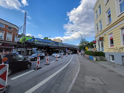 The ultra-wide-angle camera lacks detail when zoomed in.