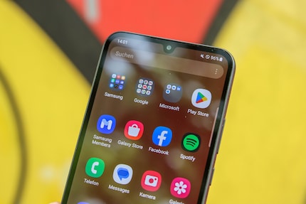 Very many pre-installed apps.