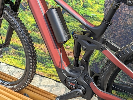 Le nouveau moteur compact et léger Performance Line SX et la batterie d'extension sur le cadre. 