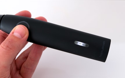Start button and LED for the cleaning modes on the handpiece.