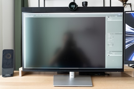 Although the Dell U3224KBA has a matte coating, it’s still very reflective.
