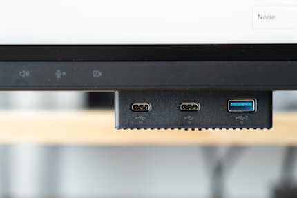I can pop out three connections on the underside.