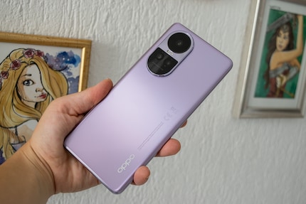 De Oppo Reno 10 Pro in het paars. Ik hou van de vrolijke kleur.