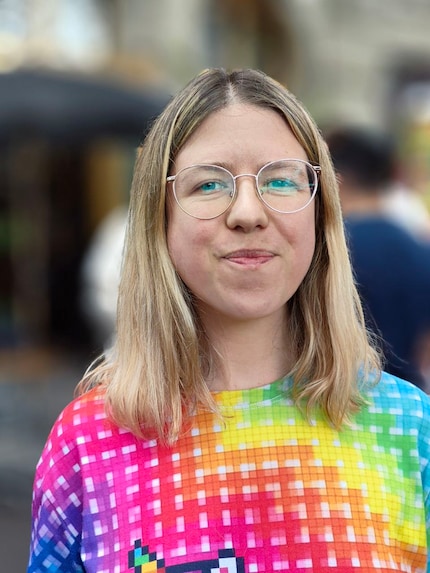Soms is het te veel van het goede. In dit kiekje zou ik iets minder bokeh kunnen gebruiken, zodat mijn haar er niet zo uitgesneden uitziet.