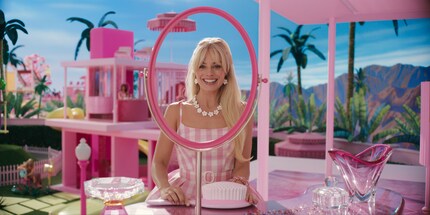 Margot Robbie moet zich als een van de vele Barbies in de echte wereld wagen om zichzelf en Barbie Land te redden.