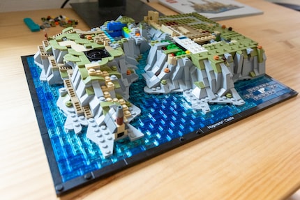 De basis is klaar. Ik kan niet wachten om te zien hoe het diorama eruitziet met het kasteel erop.