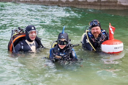 Waste Diver President Matthias Ardizzon (op de foto links) met clubleden.