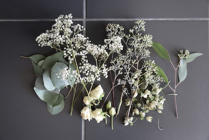 De mooiste uit de pot: dit zijn de bloemen en stelen die ik kies om te persen.