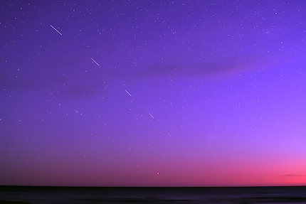 Het vastleggen van Starlink-satellieten: niet iedereen is fan van Starlink - in de astronomie veroorzaken de satellieten bijvoorbeeld problemen met lichtvervuiling.
