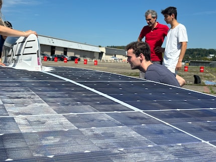 Once the bubble wrap is off, the solar cells are due a once-over. All modules need to be connected properly. Otherwise, individual ones could get too hot.