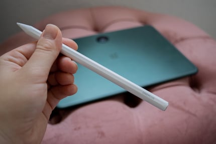 De OnePlus Stylo laadt direct op via de tablet.
