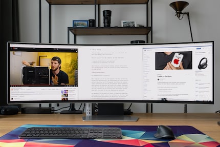 Ik vind het 32:9 formaat erg praktisch voor mijn werk. Om snel vensters naast elkaar te zetten, gebruik ik de Magnet tool op macOS.