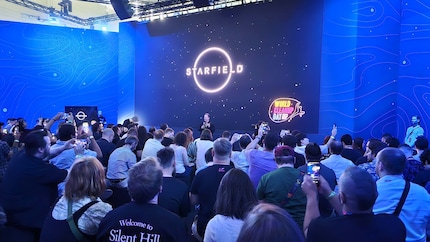 Xbox boss Phil Spencer and game director Todd Howard presented Starfield» at the media briefing «.