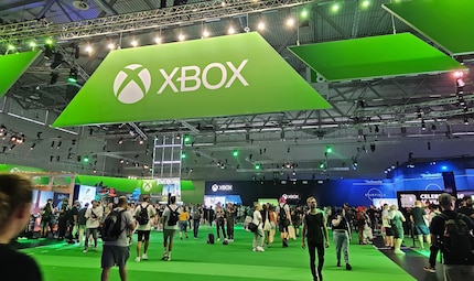 Le stand Xbox est colossal.