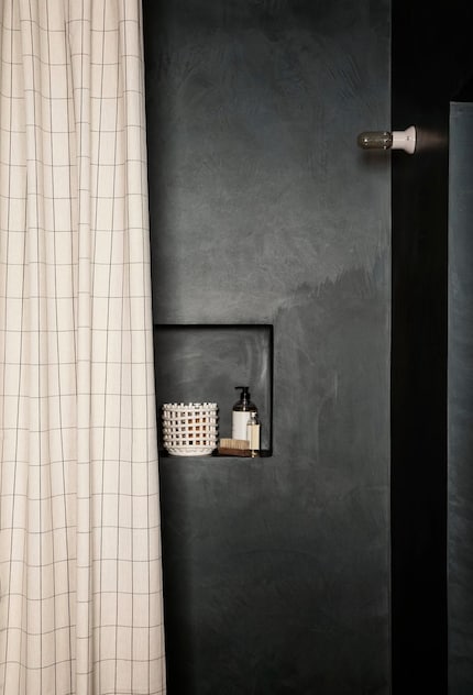 Tone on tone: if the niche were empty, it would be almost invisible.