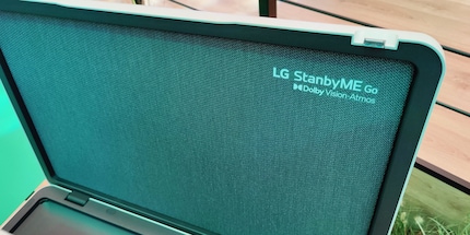 Auf der Rückseite des Koffers ist das Soundsystem eingebaut, das sogar Dolby Atmos unterstützt.