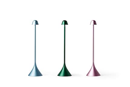 De slanke Steli-lampen schijnen alleen naar beneden.