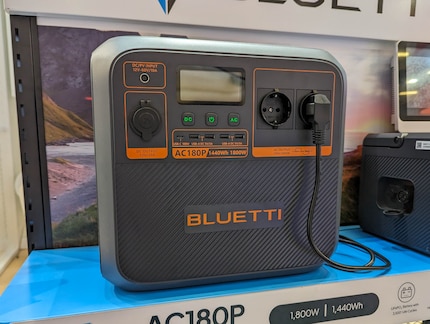 Bluetti AC180P met twee stopcontacten