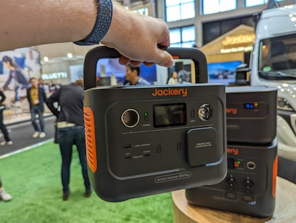 Jackery Explorer 300 Plus: Compact en met stopcontact.