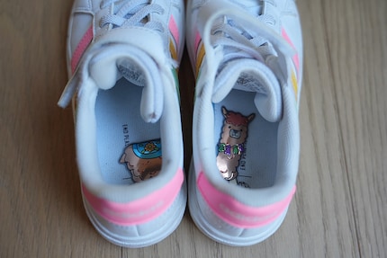 Hallo lama: eerst puzzel dan schoenen.