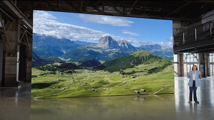 iPhone 15 and 15 Plus get a high-resolution sensor with 48 megapixels.