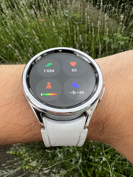 La Galaxy Watch 6 affiche toutes les statistiques sur le cadran ; elles sont encore plus détaillées dans l’appli.