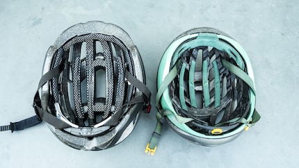 Alpina's Ravel links; mijn vorige helm, Giro's Helios Sphercial MIPS rechts.