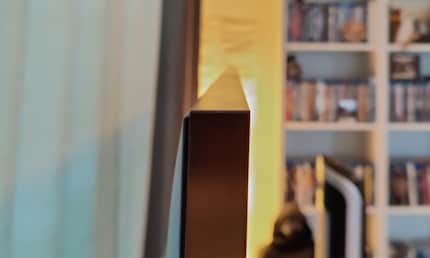 Mit seinen 6 Zentimetern Dicke eignet sich Sonys X95L auch gut für eine Wandmontage.
