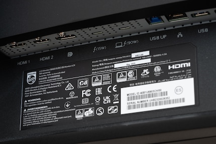 Deze monitor heeft zeker geen tekort aan poorten. Het is zelfs een echt dockingstation.
