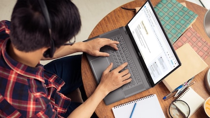 Mehr Power für produktives Arbeiten verspricht zum Beispiel das Acer Chromebook Plus 515.