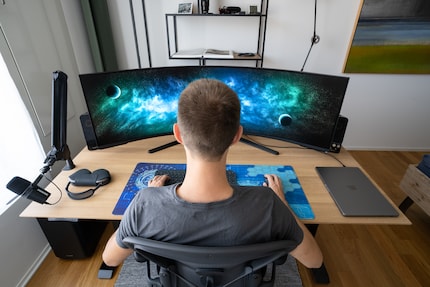 Mijn tafel meet 170 × 90 cm - een beetje meer zou beter zijn.