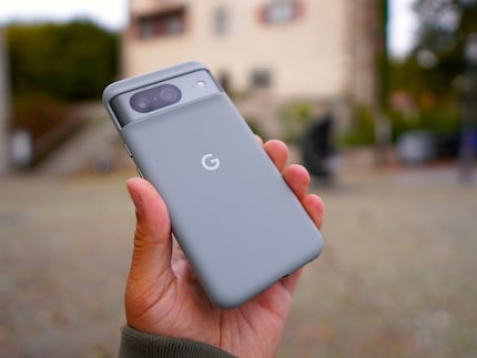De Pixel 8 ligt heerlijk in de hand. Hij ligt erg prettig in het dagelijks gebruik.