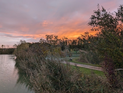 De zonsondergang in alle kleuren, geschoten met de Pixel 8, geen bewerking.
