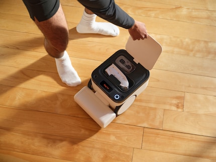 The Matic has a dust bag that also collects liquids.